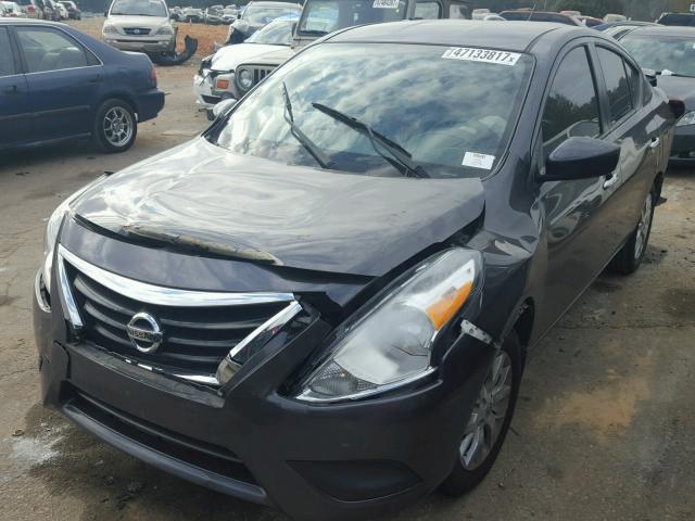 3N1CN7APXFL801424 - 2015 NISSAN VERSA S GRAY photo 2