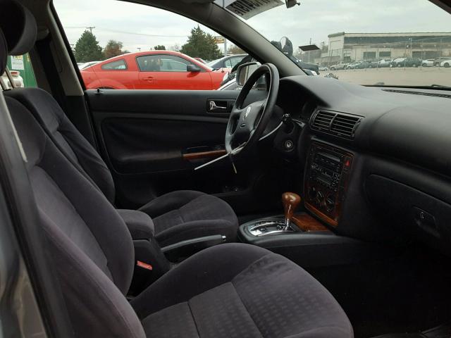 WVWPH63B42P041376 - 2002 VOLKSWAGEN PASSAT GLS SILVER photo 5