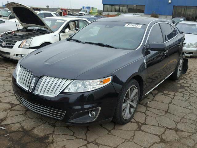 1LNHM94R69G635048 - 2009 LINCOLN MKS BLACK photo 2