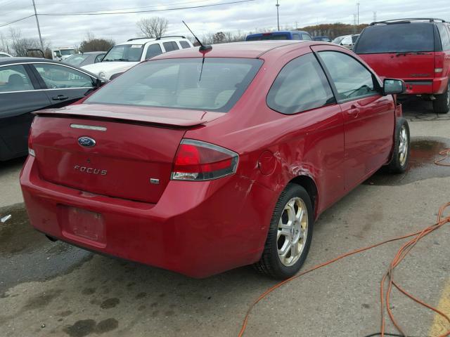 1FAHP32N09W263131 - 2009 FORD FOCUS SE RED photo 4