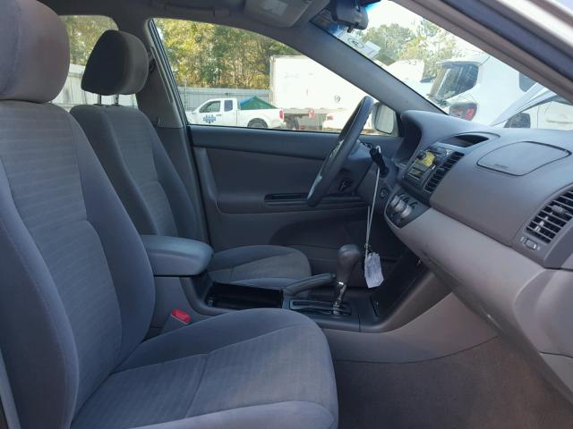 4T1BE32K15U079135 - 2005 TOYOTA CAMRY LE 银色 照片 5