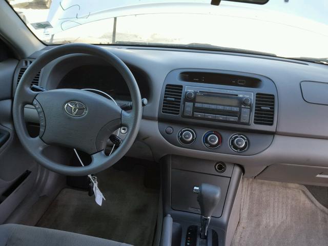 4T1BE32K15U079135 - 2005 TOYOTA CAMRY LE 银色 照片 9