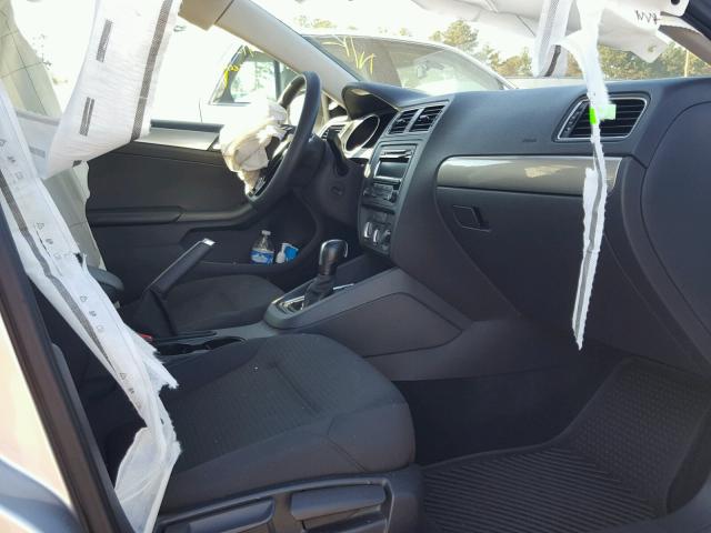 3VWD17AJ6FM321865 - 2015 VOLKSWAGEN JETTA SE فضي صورة 5