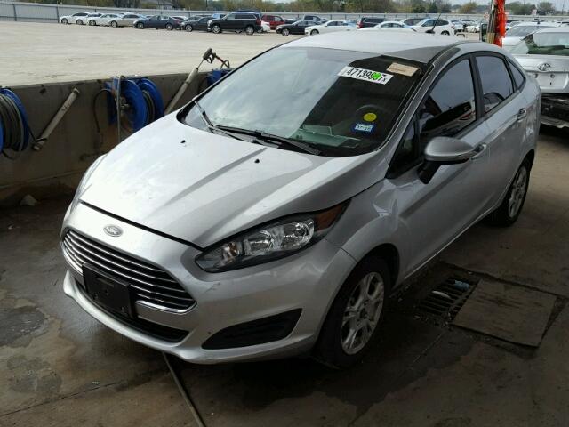 3FADP4BJ9GM208093 - 2016 FORD FIESTA SE SILVER photo 2