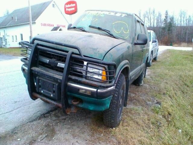 1GNDT13W0V2206405 - 1997 CHEVROLET BLAZER GREEN photo 2