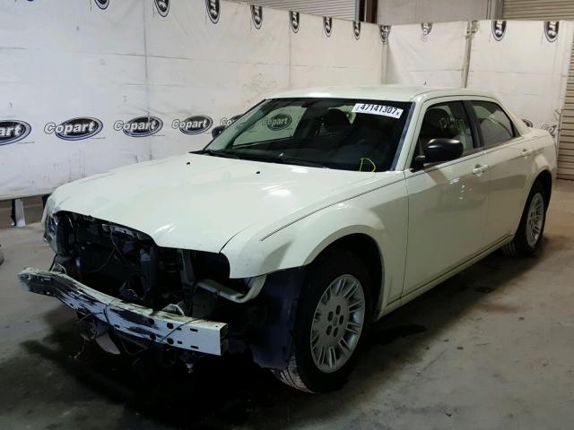 2C3KA43R38H186295 - 2008 CHRYSLER 300 LX CREAM photo 2