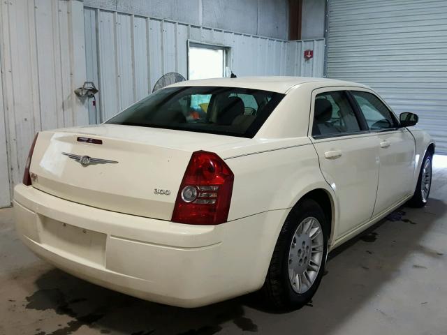 2C3KA43R38H186295 - 2008 CHRYSLER 300 LX CREAM photo 4