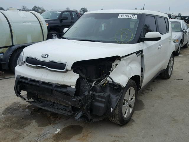 KNDJN2A21F7145145 - 2015 KIA SOUL WHITE photo 2