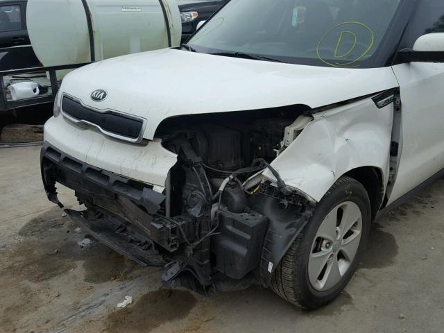 KNDJN2A21F7145145 - 2015 KIA SOUL WHITE photo 9