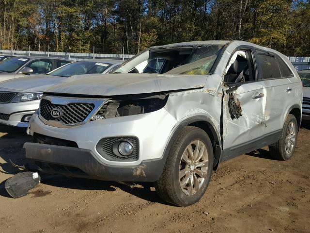 5XYKU4A14BG013486 - 2011 KIA SORENTO EX SILVER photo 2