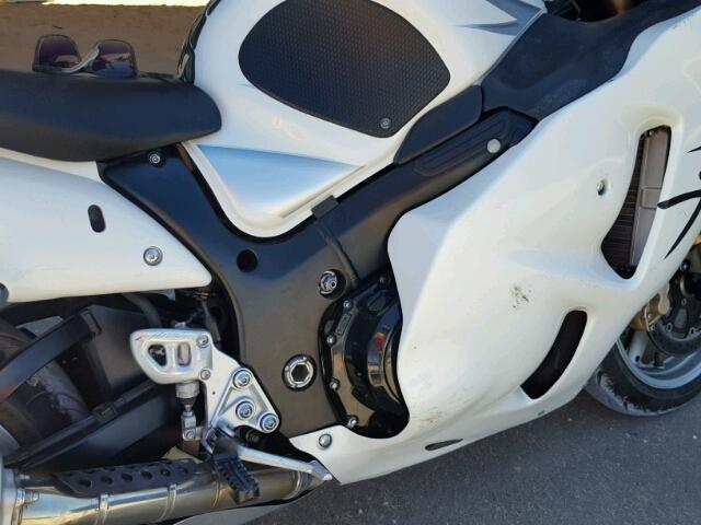 JS1GW71A962104040 - 2006 SUZUKI GSX1300 R WHITE photo 7