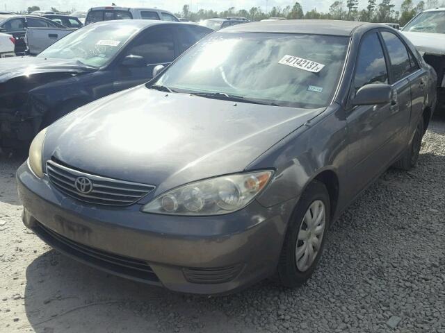 4T1BE32KX6U670100 - 2006 TOYOTA CAMRY LE GRAY photo 2