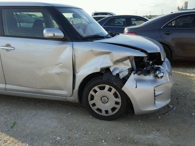 JTLZE4FE1DJ032639 - 2013 TOYOTA SCION XB 银色 照片 9