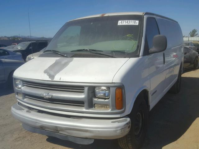 1GCHG35R4W1063399 - 1998 CHEVROLET G3500 WHITE photo 2