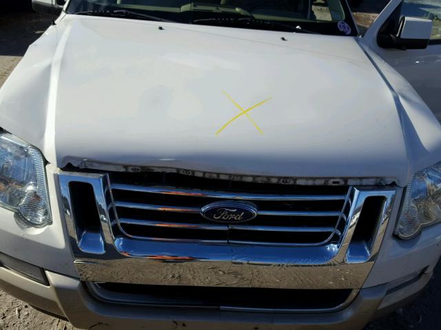 1FMEU74E38UA98823 - 2008 FORD EXPLORER E WHITE photo 7