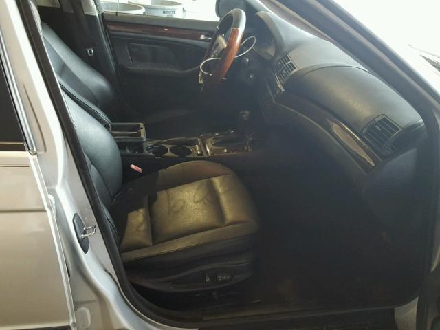 WBAEV33494KR30106 - 2004 BMW 325 I 银色 照片 5