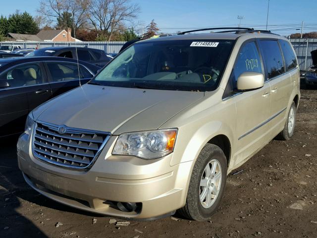 2A4RR5D16AR365510 - 2010 CHRYSLER TOWN & COU BEIGE photo 2