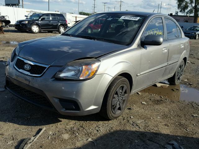 KNADH4A31B6868242 - 2011 KIA RIO BASE GRAY photo 2