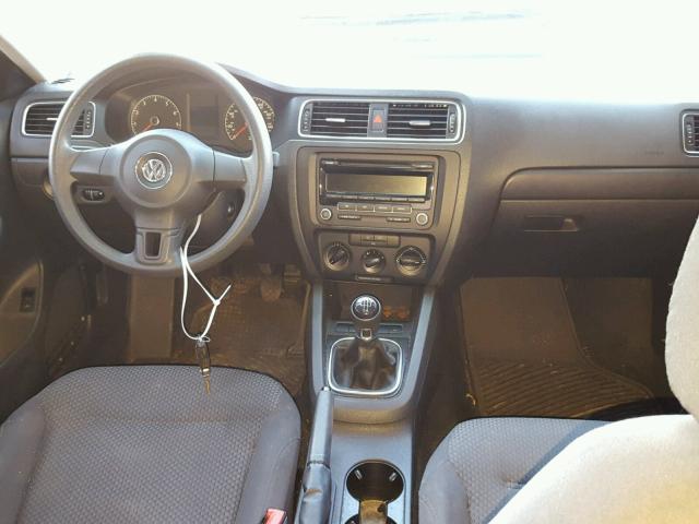 3VW1K7AJ2DM201803 - 2013 VOLKSWAGEN JETTA BASE SILVER photo 9