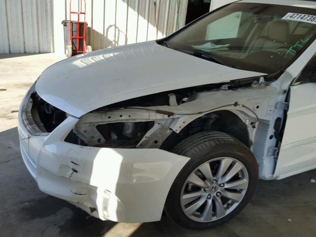 1HGCP3F88CA016521 - 2012 HONDA ACCORD EXL WHITE photo 9