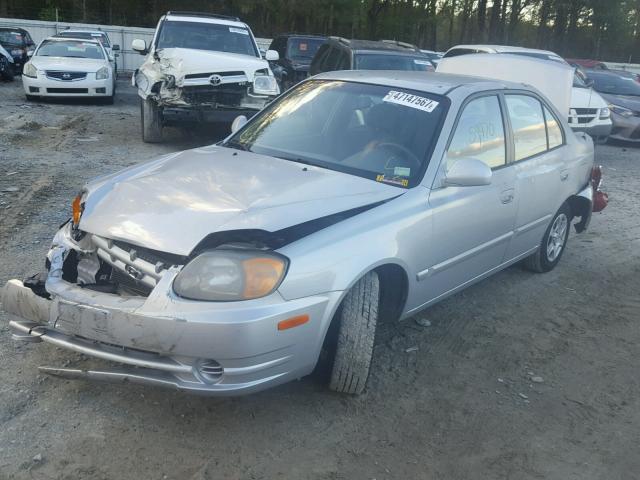 KMHCG45C25U675136 - 2005 HYUNDAI ACCENT GL SILVER photo 2