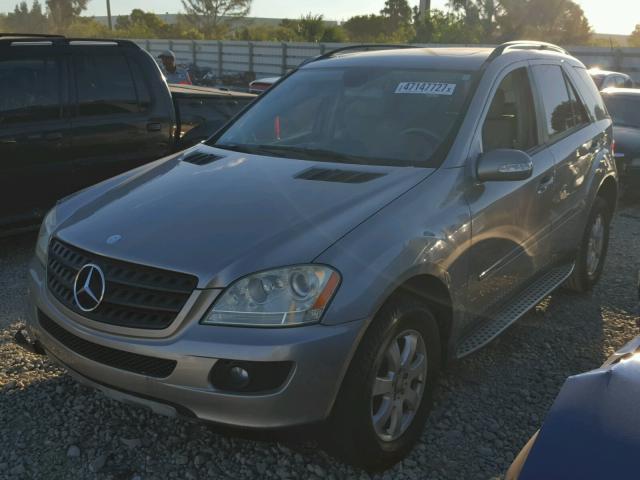 4JGBB86E66A040022 - 2006 MERCEDES-BENZ ML 350 SILVER photo 2