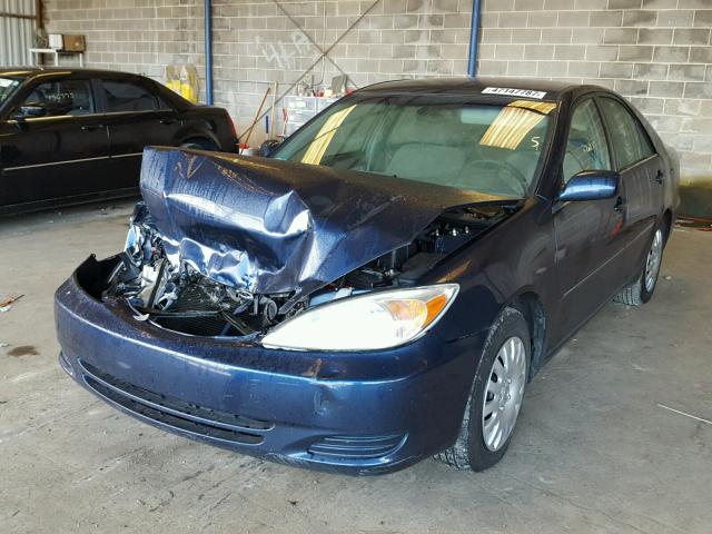 4T1BE32K42U532725 - 2002 TOYOTA CAMRY LE BLUE photo 2