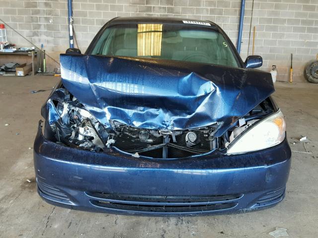 4T1BE32K42U532725 - 2002 TOYOTA CAMRY LE BLUE photo 9