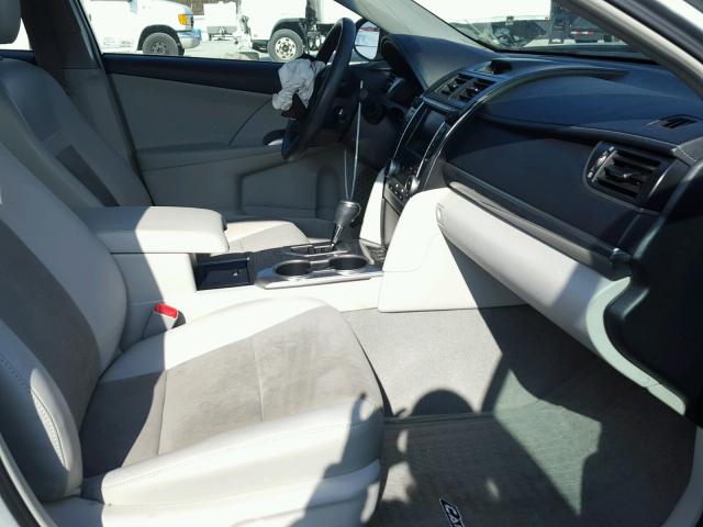 4T1BD1FK3CU040092 - 2012 TOYOTA CAMRY HYBR SILVER photo 5