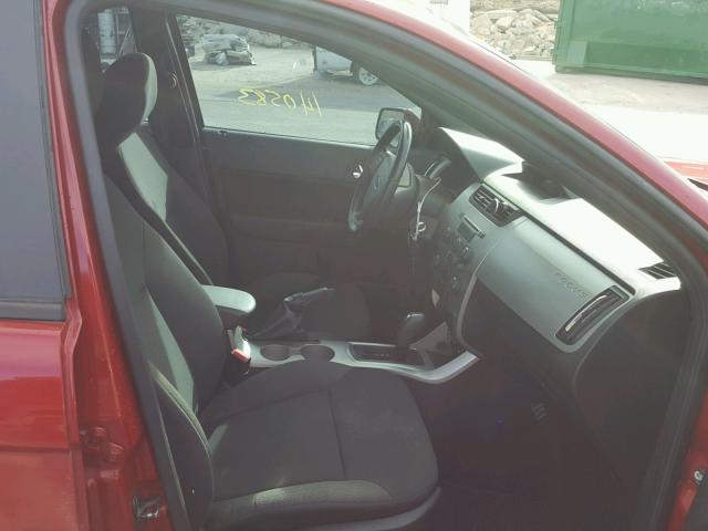 1FAHP3GN6AW114753 - 2010 FORD FOCUS SES RED photo 5