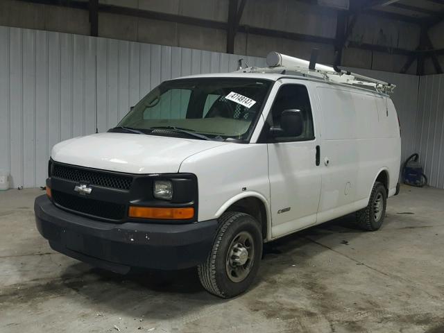 1GCGG25V261178974 - 2006 CHEVROLET EXPRESS G2 WHITE photo 2