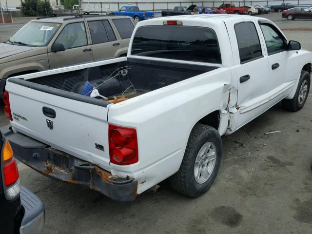 1D7HE48N25S194611 - 2005 DODGE DAKOTA QUA WHITE photo 4