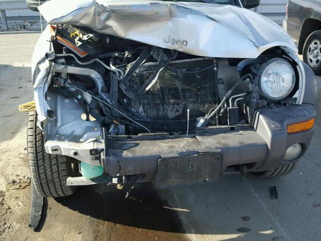 1J4GL48K44W327727 - 2004 JEEP LIBERTY SP SILVER photo 9