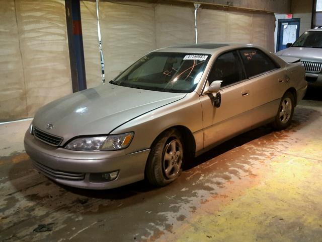 JT8BF28G7Y5078437 - 2000 LEXUS ES 300 TAN photo 2