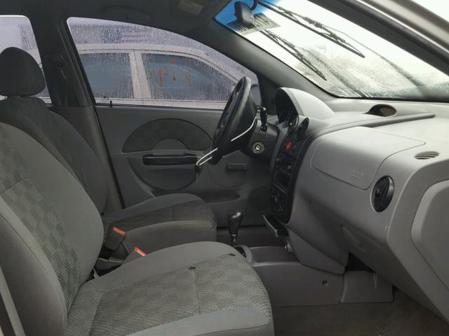 KL1TD62674B142109 - 2004 CHEVROLET AVEO SILVER photo 5