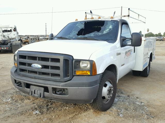 1FDWF36P47EB44352 - 2007 FORD F350 SUPER WHITE photo 2