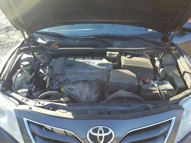 4T1BF3EK7BU138399 - 2011 TOYOTA CAMRY BASE GRAY photo 7