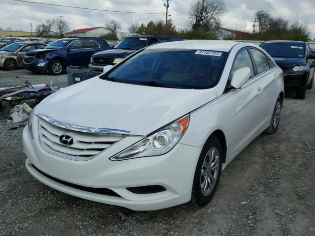 5NPEB4AC0BH218512 - 2011 HYUNDAI SONATA GLS WHITE photo 2