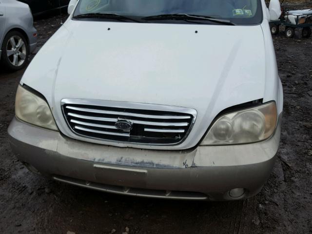 KNDUP131236345930 - 2003 KIA SEDONA EX WHITE photo 9