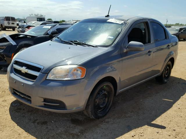 KL1TD5DE1AB108712 - 2010 CHEVROLET AVEO LS GRAY photo 2
