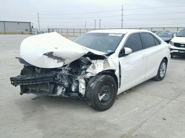 4T4BF1FK1FR491333 - 2015 TOYOTA CAMRY LE WHITE photo 2
