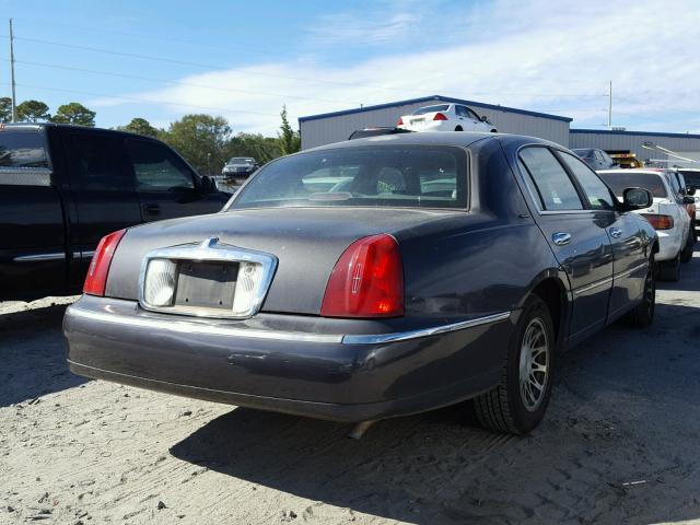 1LNHM82W41Y673296 - 2001 LINCOLN TOWN CAR S GRAY photo 4