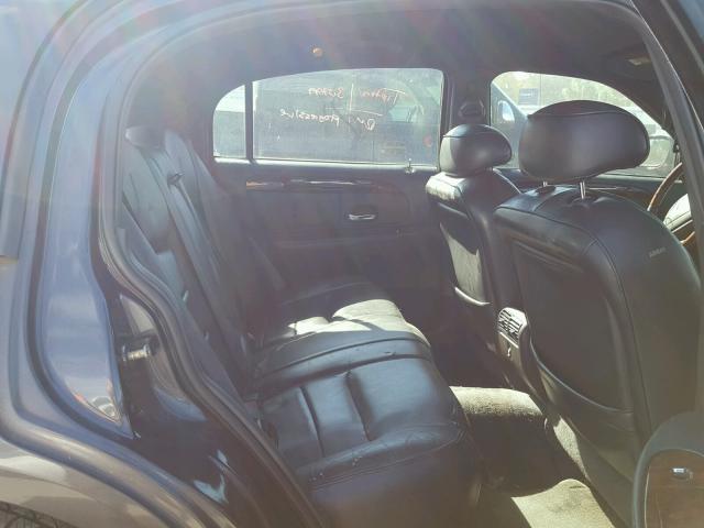 1LNHM82W41Y673296 - 2001 LINCOLN TOWN CAR S GRAY photo 6