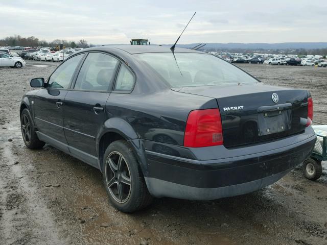 WVWMA23B3YP368201 - 2000 VOLKSWAGEN PASSAT GLS BLACK photo 3