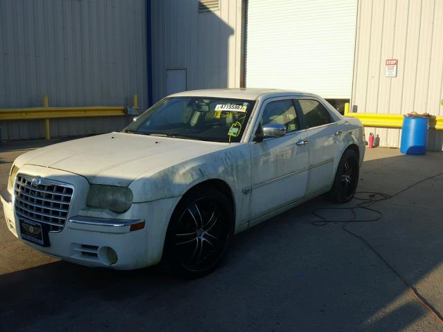 2C3KA63H56H189859 - 2006 CHRYSLER 300C CREAM photo 2