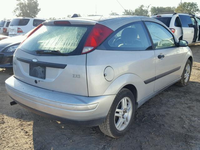 3FAFP3130YR156704 - 2000 FORD FOCUS ZX3 SILVER photo 4