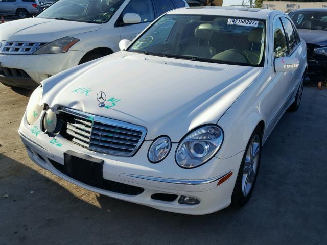 WDBUF70J05A768708 - 2005 MERCEDES-BENZ E 500 WHITE photo 2