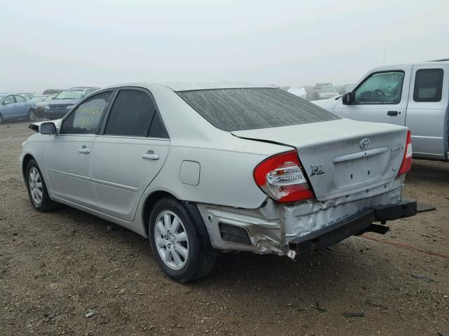 4T1BF30K54U572685 - 2004 TOYOTA CAMRY LE 银色 照片 3