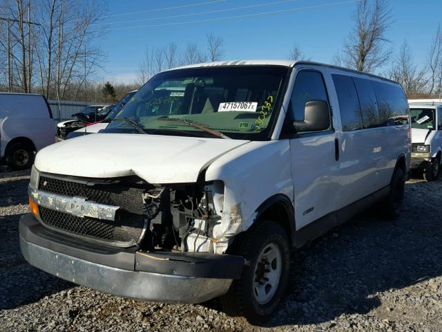 1GAHG39UX51254962 - 2005 CHEVROLET EXPRESS G3 WHITE photo 2