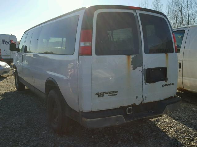 1GAHG39UX51254962 - 2005 CHEVROLET EXPRESS G3 WHITE photo 3